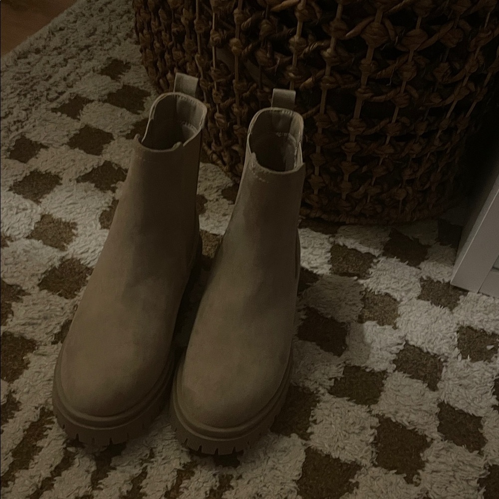 Old Navy Women's Beige Ankle Boots